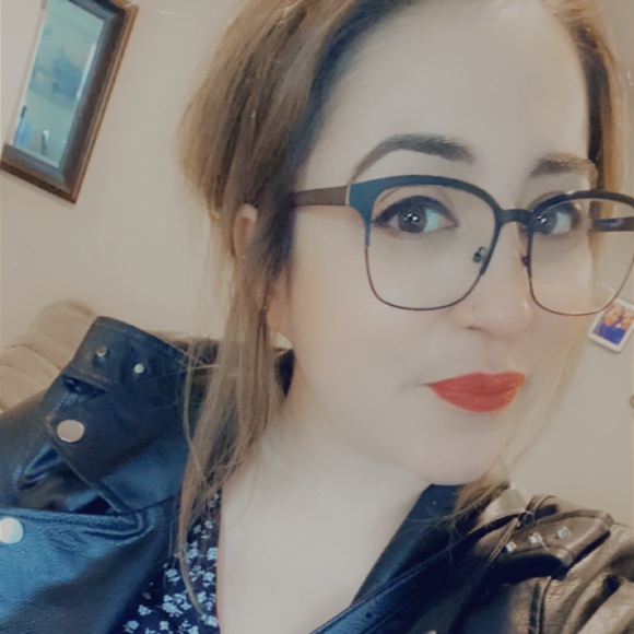 Meet your Posher, Cierra - Picture 1 of 1